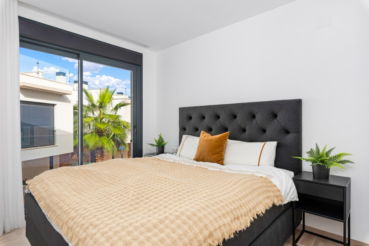 For sale - 5 Bedroom 4 Bathroom House - Detached Villa in Orihuela - Cabo Roig  - Alicante