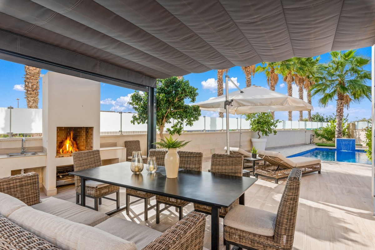 For sale - 5 Bedroom 4 Bathroom House - Detached Villa in Orihuela - Cabo Roig  - Alicante