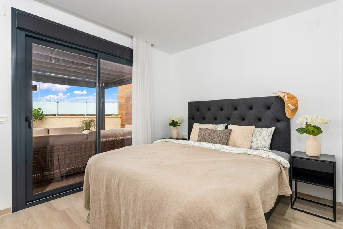 For sale - 5 Bedroom 4 Bathroom House - Detached Villa in Orihuela - Cabo Roig  - Alicante