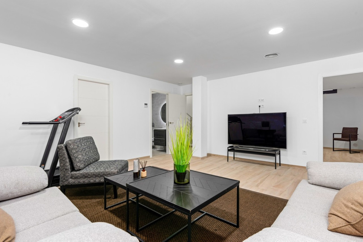 For sale - 5 Bedroom 4 Bathroom House - Detached Villa in Orihuela - Cabo Roig  - Alicante