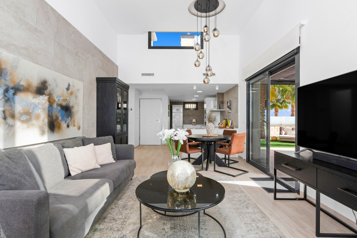 For sale - 5 Bedroom 4 Bathroom House - Detached Villa in Orihuela - Cabo Roig  - Alicante