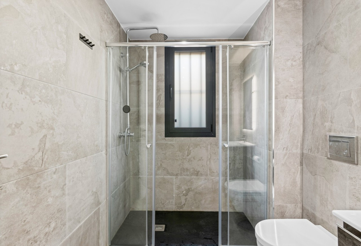 For sale - 5 Bedroom 4 Bathroom House - Detached Villa in Orihuela - Cabo Roig  - Alicante