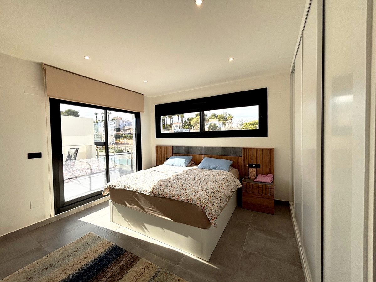 For sale - 2 Bedroom 2 Bathroom House - Detached Villa in Orihuela - Villamartin  - Alicante