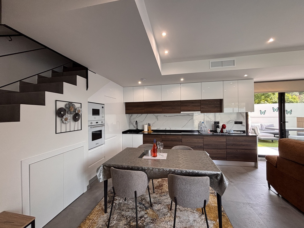 For sale - 2 Bedroom 2 Bathroom House - Detached Villa in Orihuela - Villamartin  - Alicante