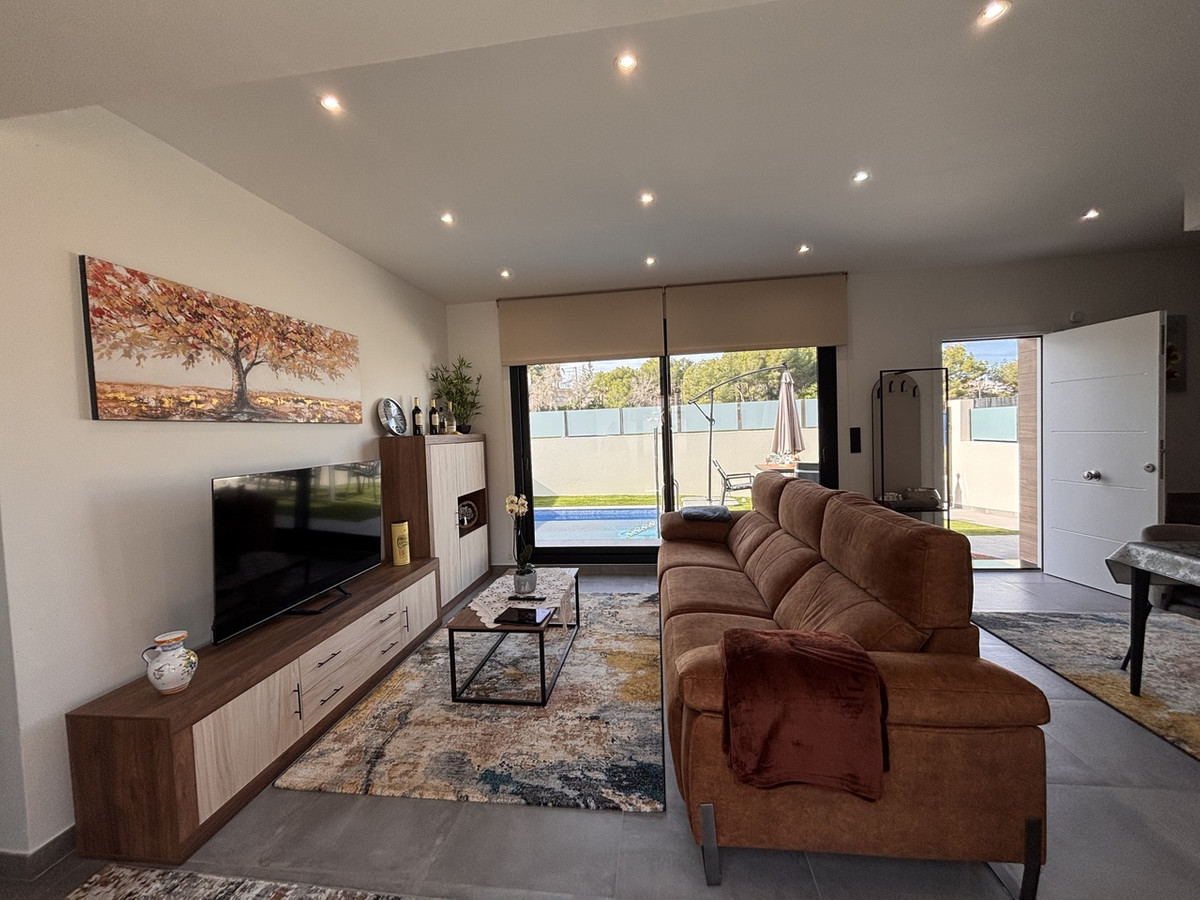 For sale - 2 Bedroom 2 Bathroom House - Detached Villa in Orihuela - Villamartin  - Alicante