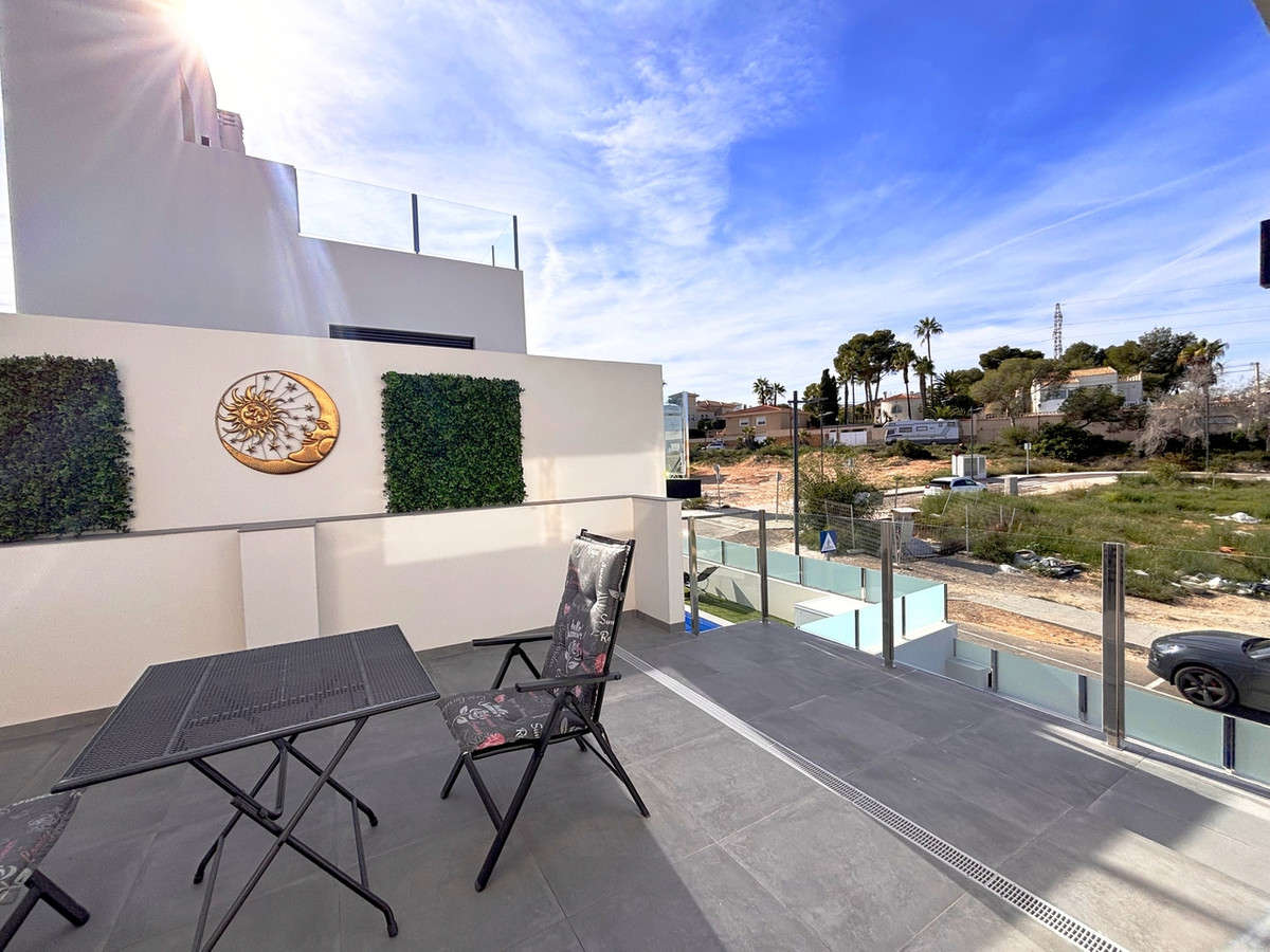 For sale - 2 Bedroom 2 Bathroom House - Detached Villa in Orihuela - Villamartin  - Alicante