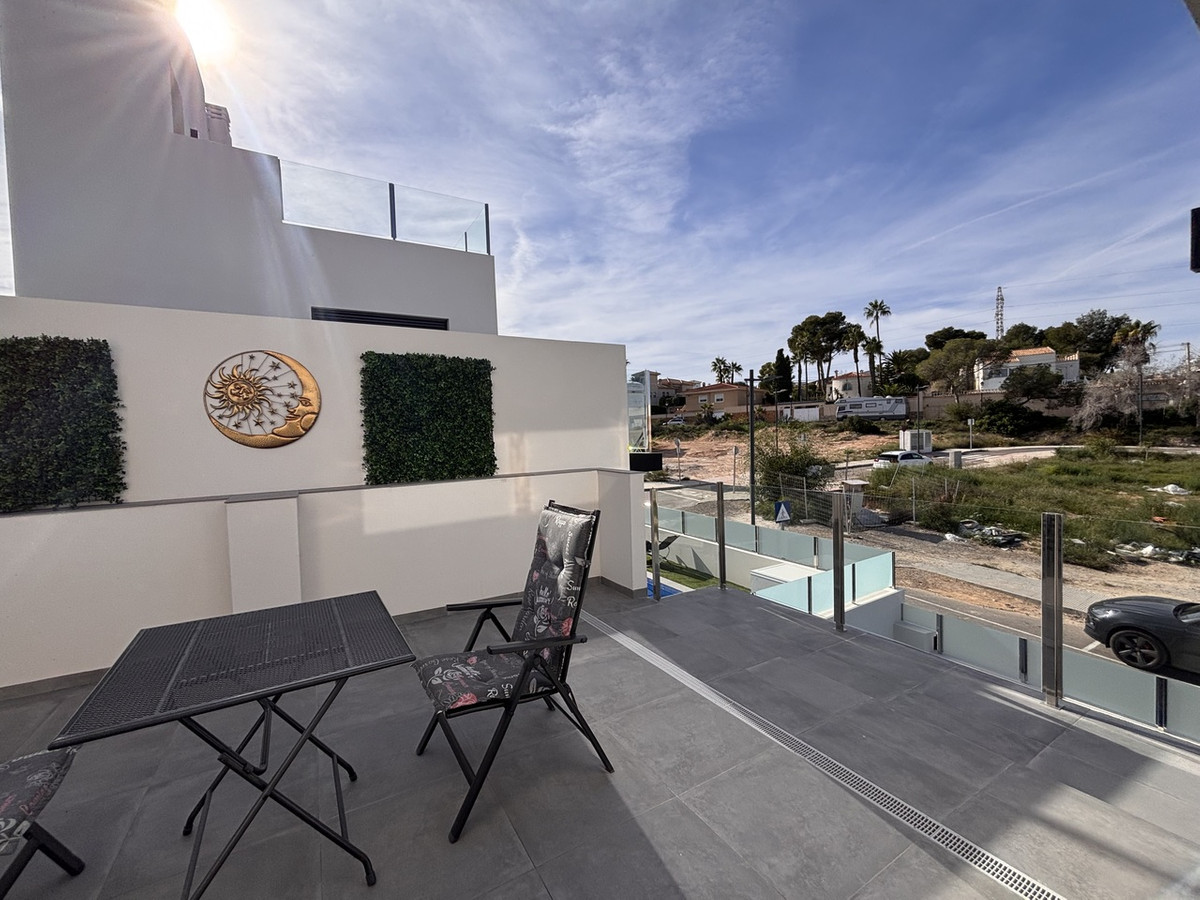 For sale - 2 Bedroom 2 Bathroom House - Detached Villa in Orihuela - Villamartin  - Alicante