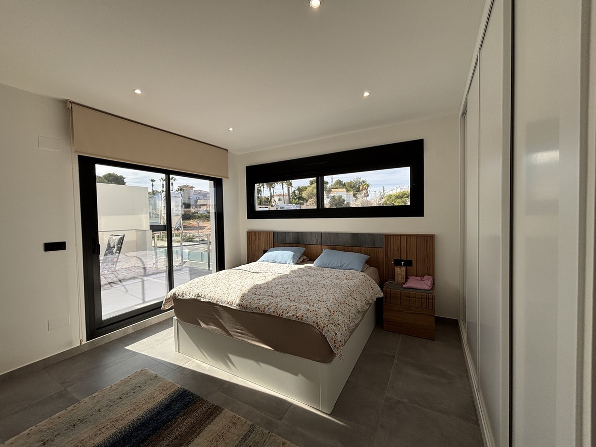 For sale - 2 Bedroom 2 Bathroom House - Detached Villa in Orihuela - Villamartin  - Alicante