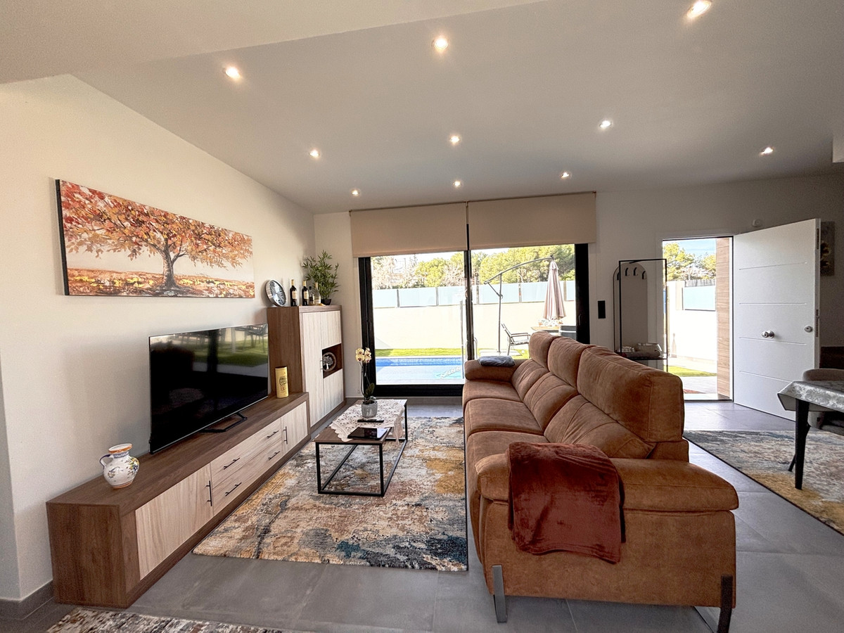 For sale - 2 Bedroom 2 Bathroom House - Detached Villa in Orihuela - Villamartin  - Alicante