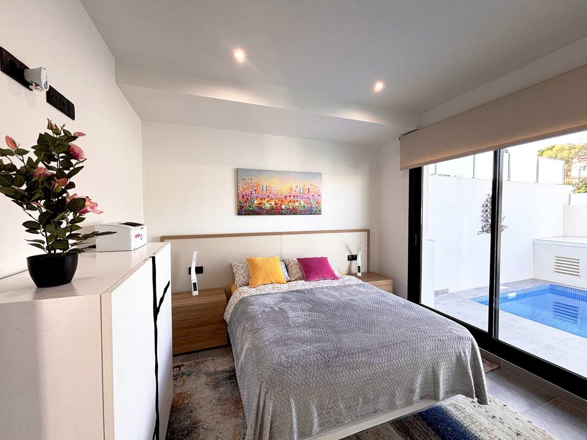 For sale - 2 Bedroom 2 Bathroom House - Detached Villa in Orihuela - Villamartin  - Alicante