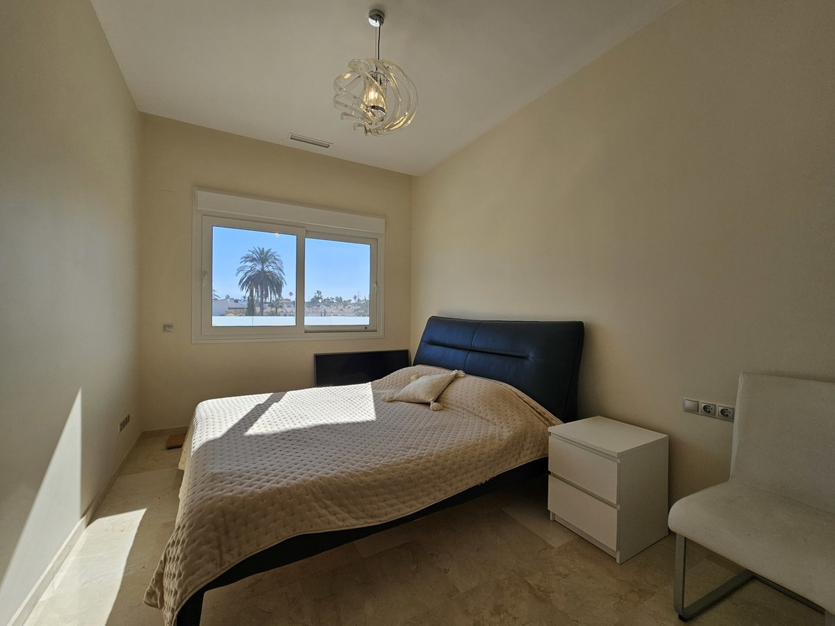 For sale - 5 Bedroom 4 Bathroom House - Detached Villa in Orihuela - La Zenia  - Alicante