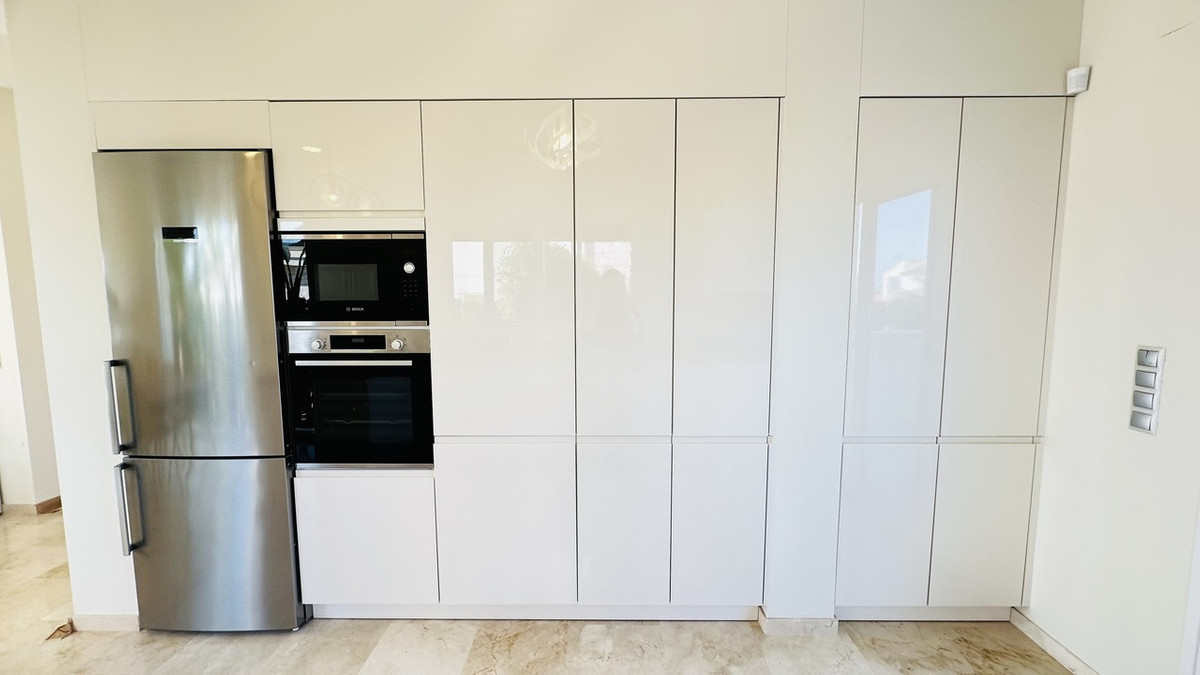 For sale - 5 Bedroom 4 Bathroom House - Detached Villa in Orihuela - La Zenia  - Alicante