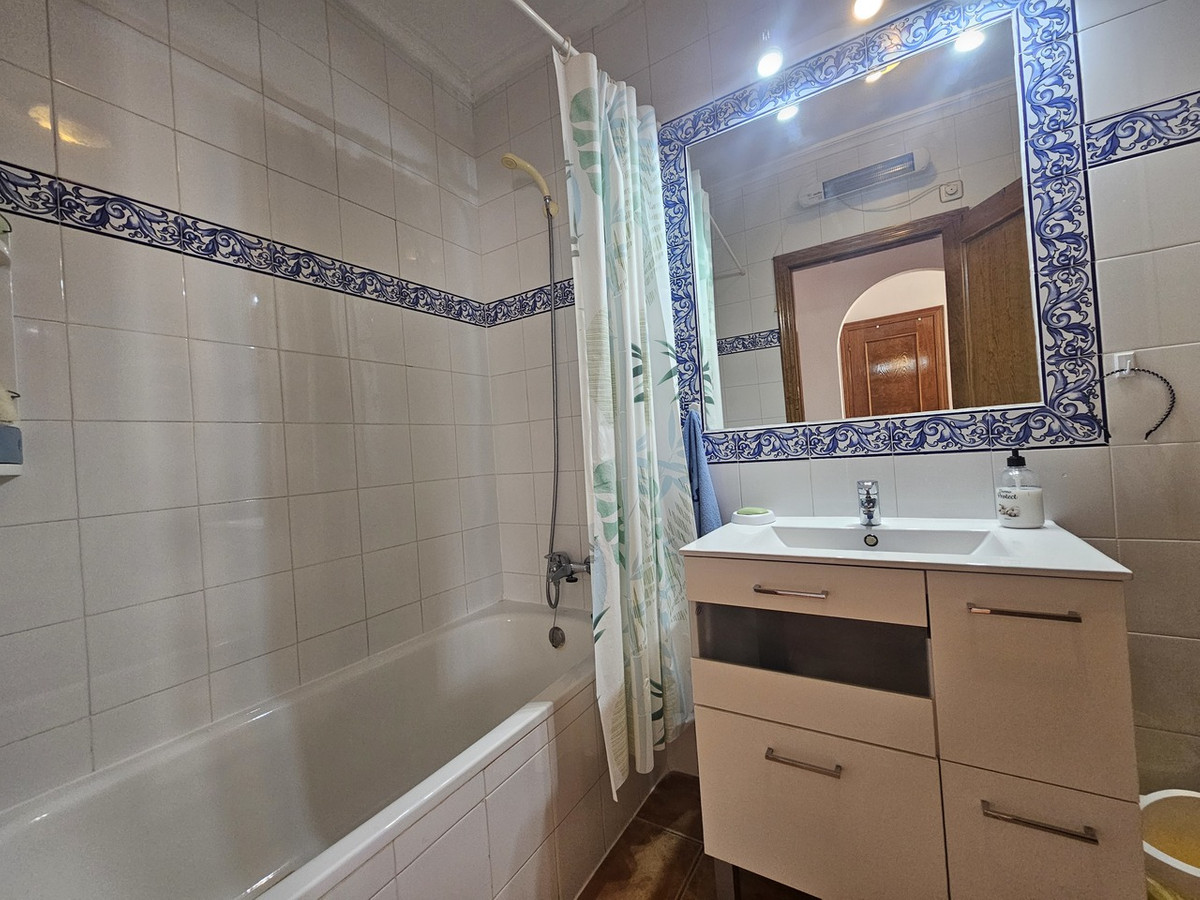 For sale - 3 Bedroom 2 Bathroom House - Bungalow in Orihuela - La Zenia  - Alicante