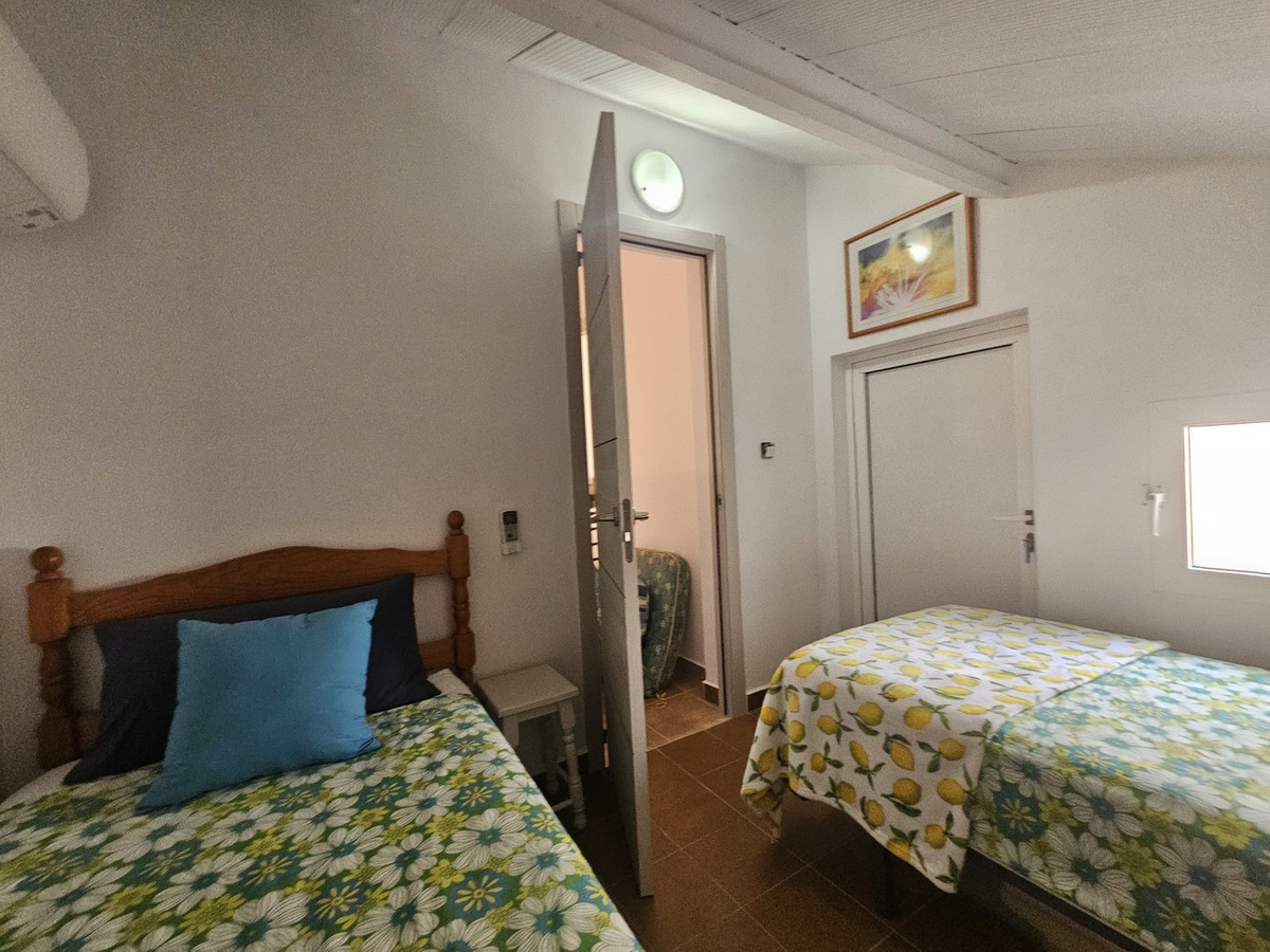 For sale - 3 Bedroom 2 Bathroom House - Bungalow in Orihuela - La Zenia  - Alicante