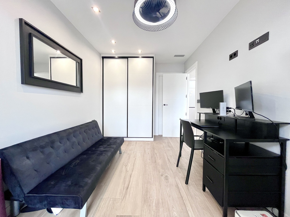 For sale - 4 Bedroom 3 Bathroom House - Detached Villa in Orihuela - Punta Prima  - Alicante