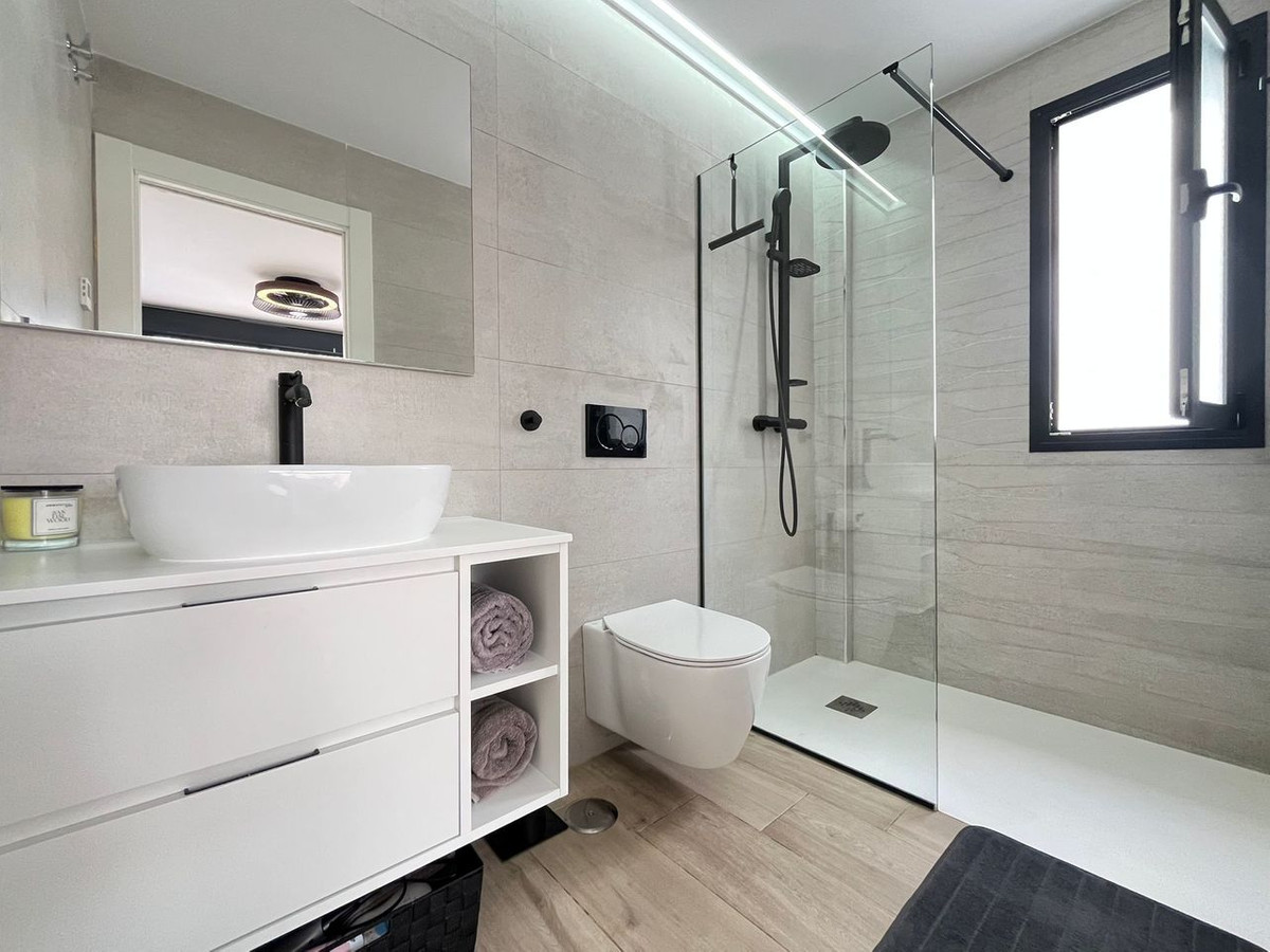 For sale - 4 Bedroom 3 Bathroom House - Detached Villa in Orihuela - Punta Prima  - Alicante