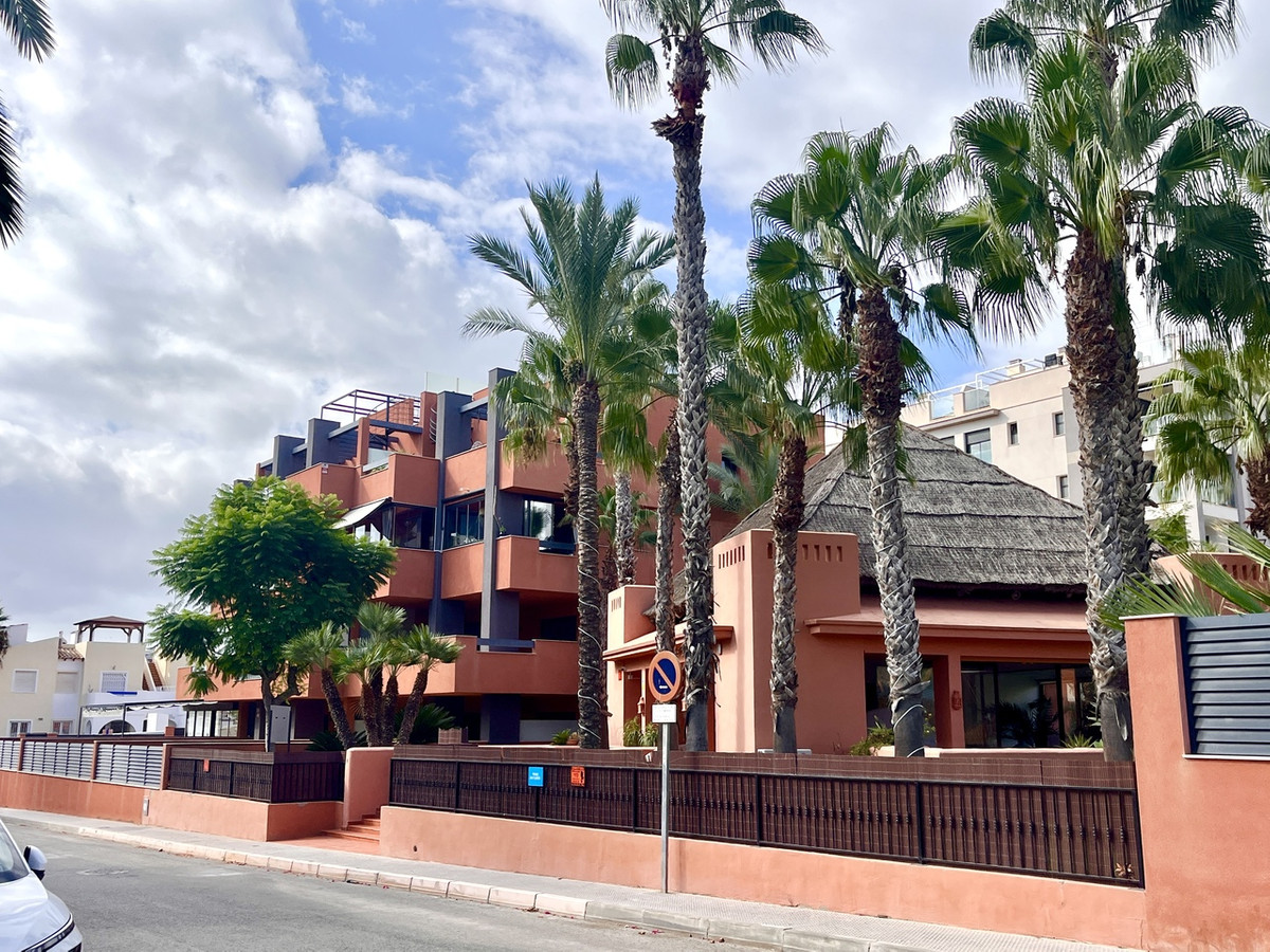 For sale - 2 Bedroom 2 Bathroom Apartment - Ground Floor Apartment in Orihuela - Los Dolses  - Alicante