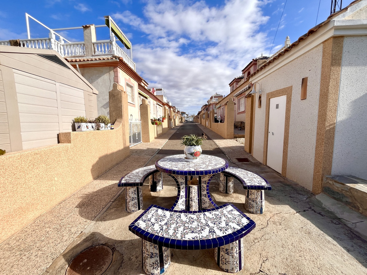 For sale - 2 Bedroom 1 Bathroom Ground Floor Apartment in Playa Flamenca  - Playa Flamenca  - Alicante