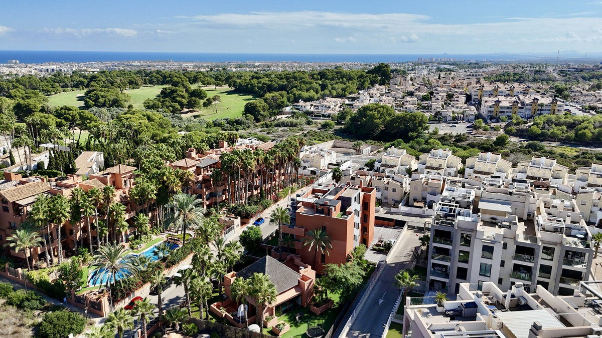 For sale - 2 Bedroom 2 Bathroom Apartment - Middle Floor Apartment in Orihuela - Villamartin  - Alicante