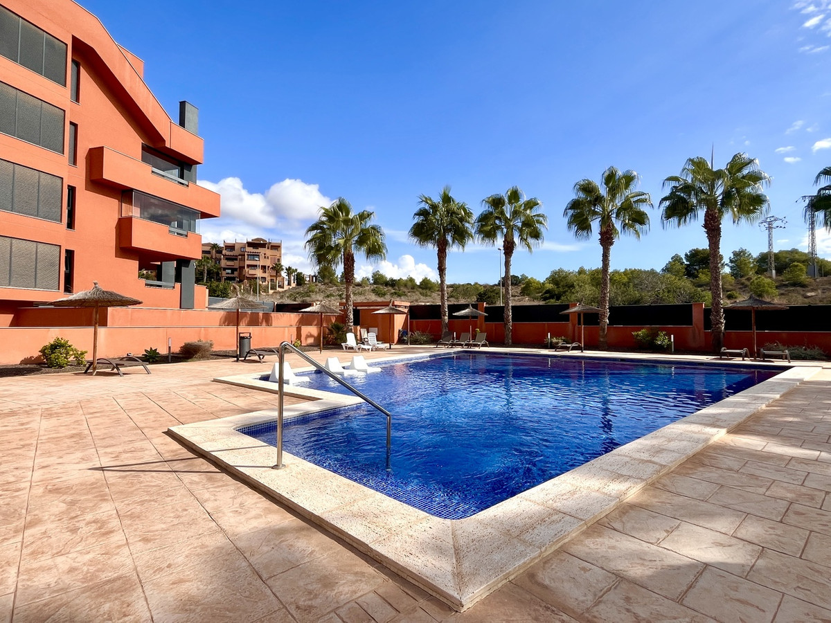 For sale - 2 Bedroom 2 Bathroom Apartment - Middle Floor Apartment in Orihuela - Villamartin  - Alicante