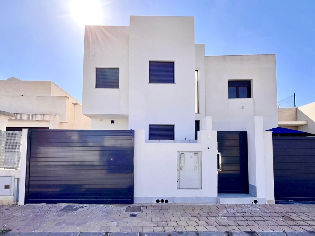 3 Bedroom 3 Bathroom House - Detached Villa in San Pedro del Pinatar