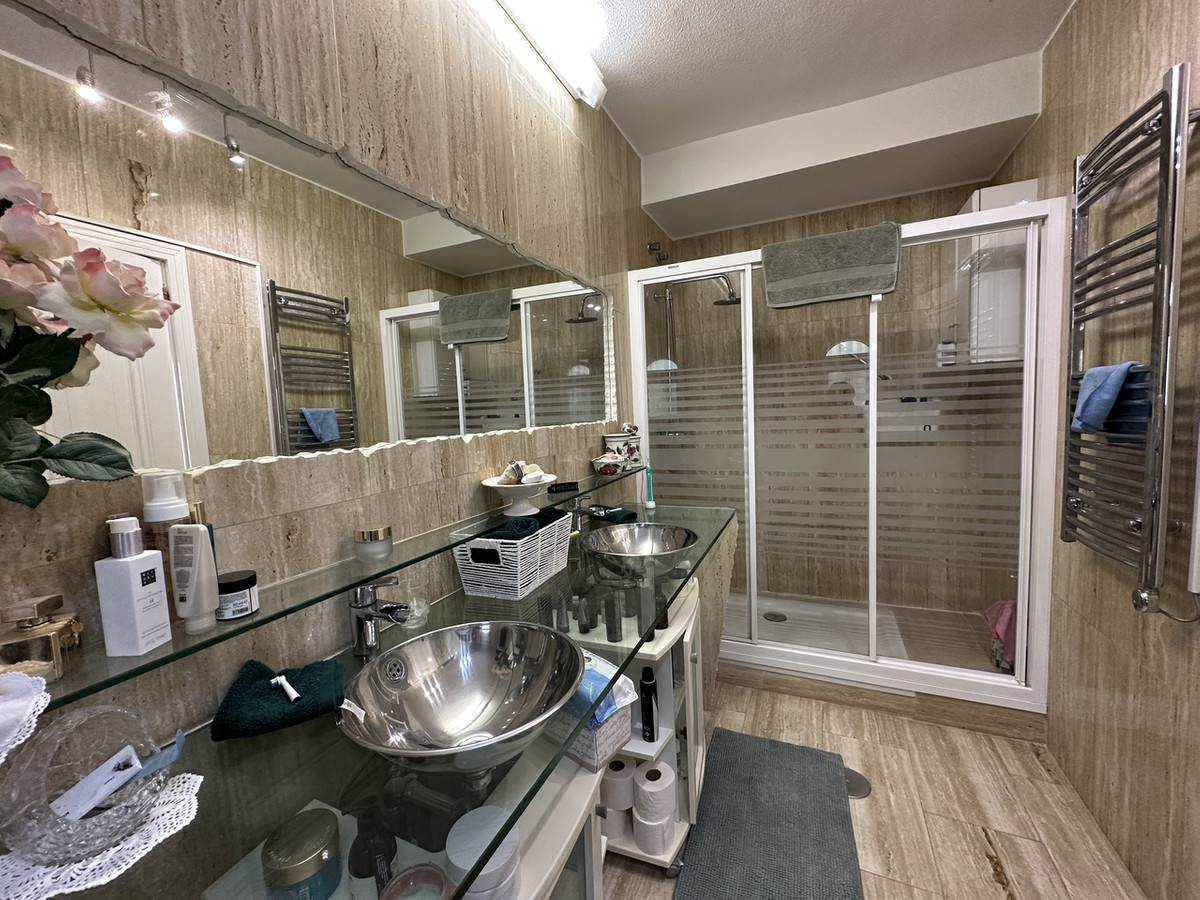 For sale - 5 Bedroom 4 Bathroom House - Detached Villa in Orihuela - Villamartin  - Alicante