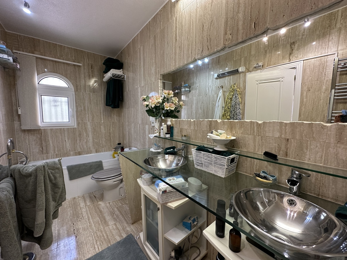 For sale - 5 Bedroom 4 Bathroom House - Detached Villa in Orihuela - Villamartin  - Alicante