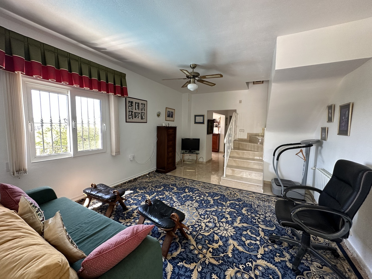 For sale - 5 Bedroom 4 Bathroom House - Detached Villa in Orihuela - Villamartin  - Alicante