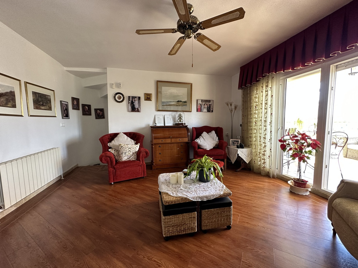 For sale - 5 Bedroom 4 Bathroom House - Detached Villa in Orihuela - Villamartin  - Alicante