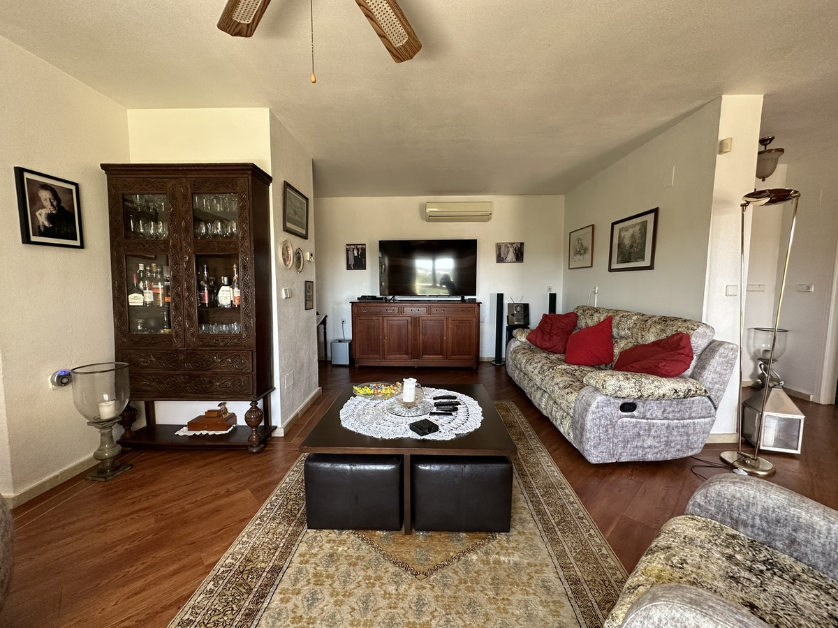 For sale - 5 Bedroom 4 Bathroom House - Detached Villa in Orihuela - Villamartin  - Alicante