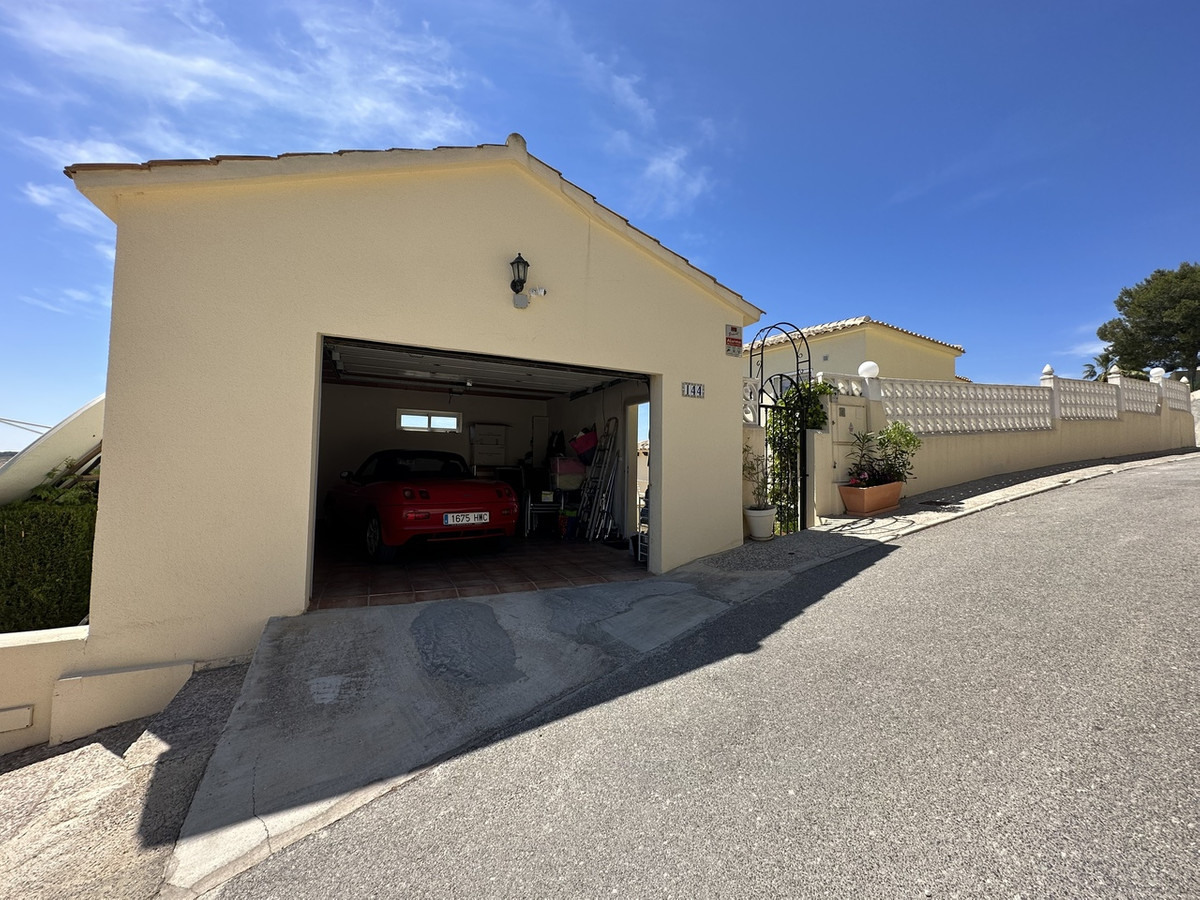 For sale - 5 Bedroom 4 Bathroom House - Detached Villa in Orihuela - Villamartin  - Alicante