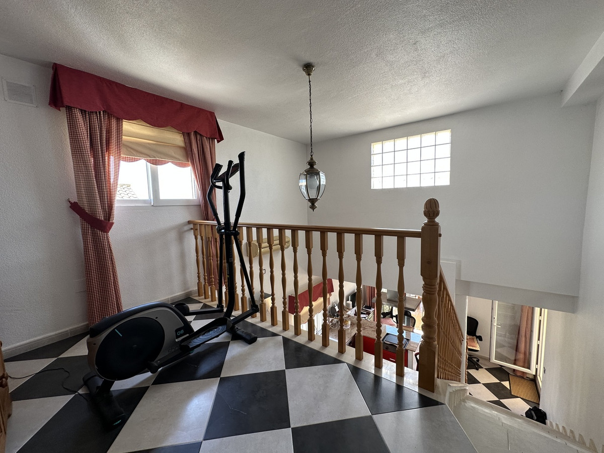 For sale - 5 Bedroom 4 Bathroom House - Detached Villa in Orihuela - Villamartin  - Alicante