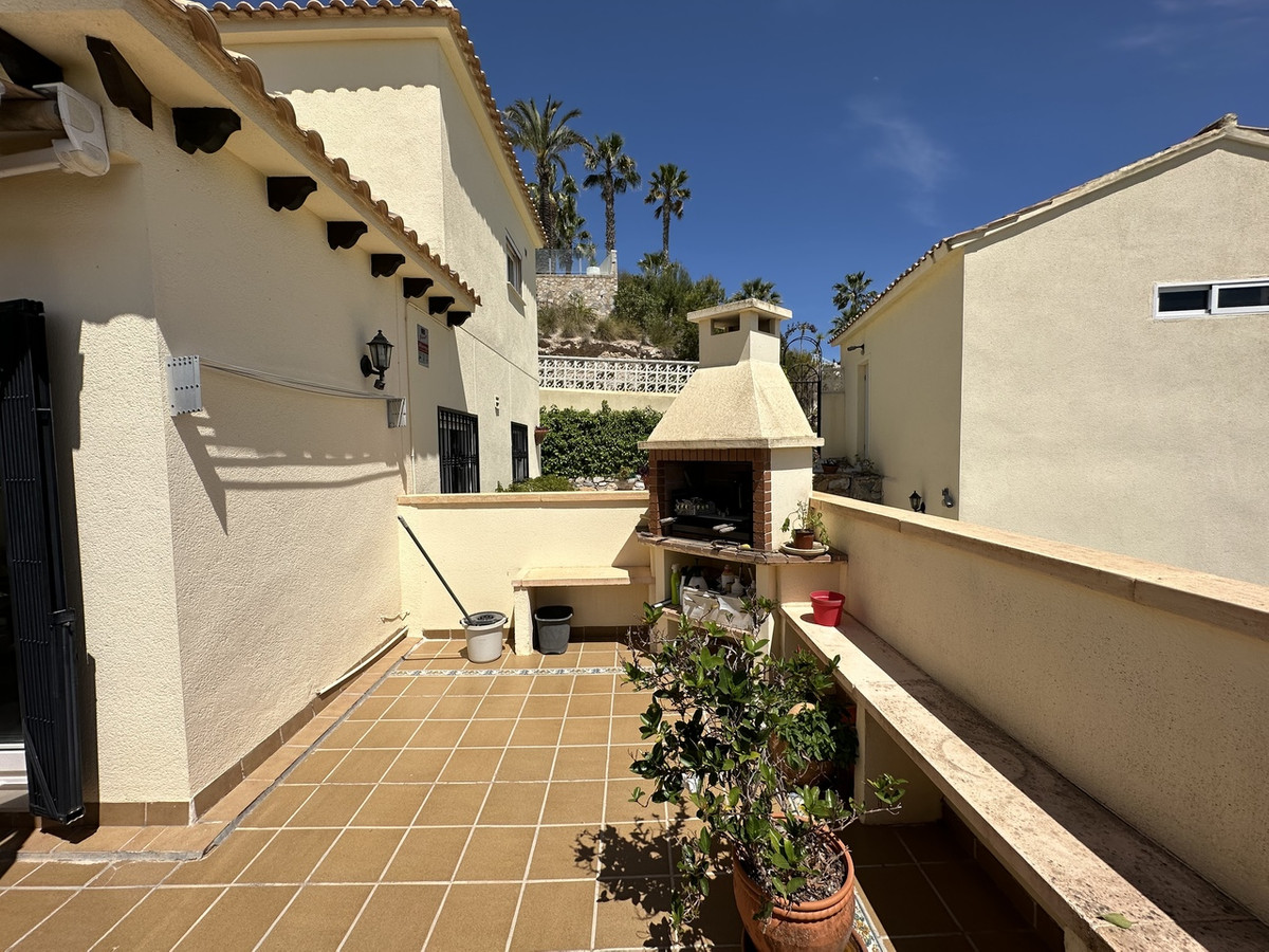For sale - 5 Bedroom 4 Bathroom House - Detached Villa in Orihuela - Villamartin  - Alicante