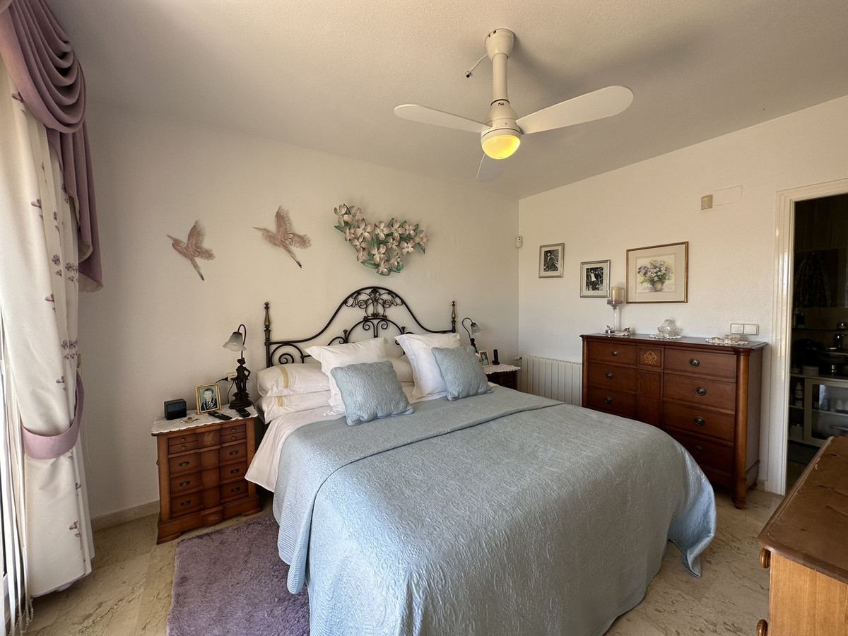For sale - 5 Bedroom 4 Bathroom House - Detached Villa in Orihuela - Villamartin  - Alicante