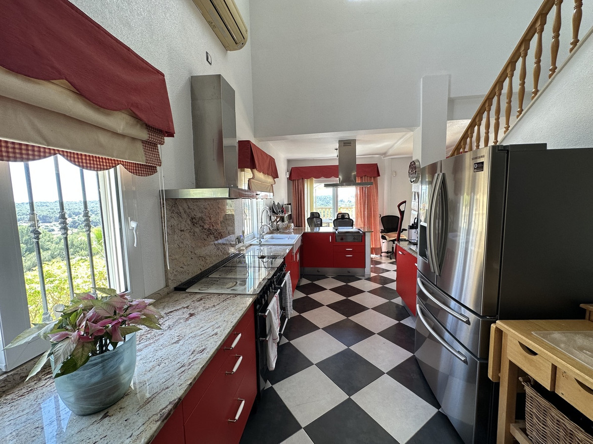 For sale - 5 Bedroom 4 Bathroom House - Detached Villa in Orihuela - Villamartin  - Alicante