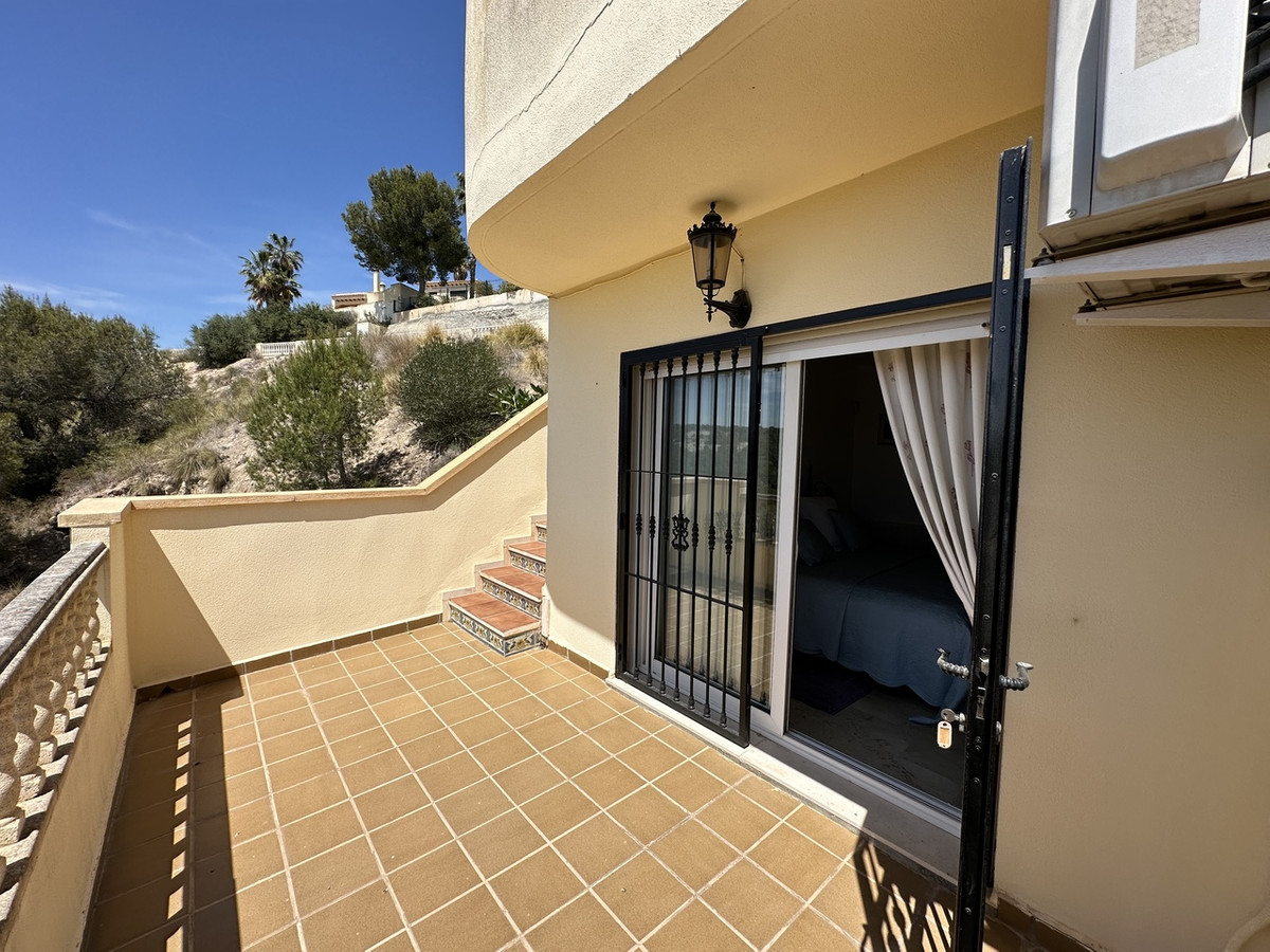For sale - 5 Bedroom 4 Bathroom House - Detached Villa in Orihuela - Villamartin  - Alicante