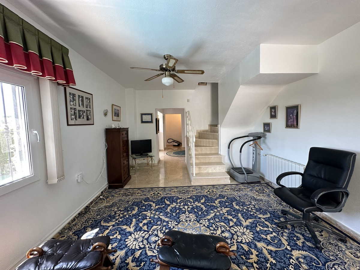 For sale - 5 Bedroom 4 Bathroom House - Detached Villa in Orihuela - Villamartin  - Alicante