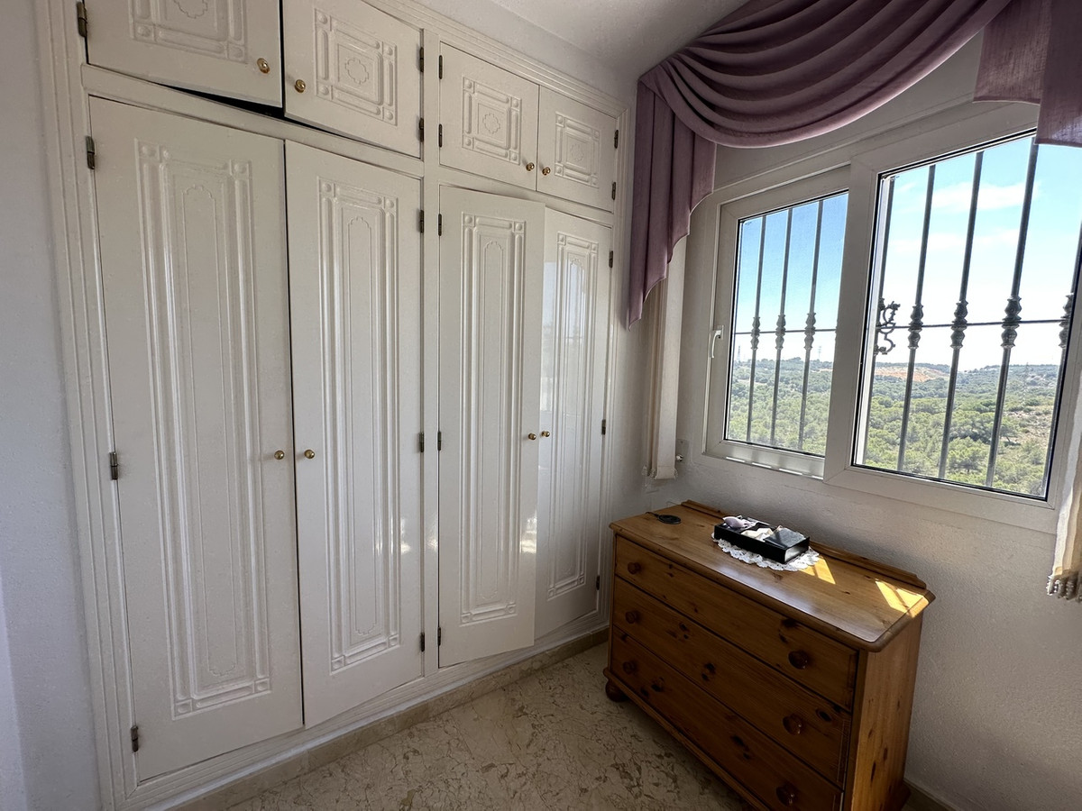 For sale - 5 Bedroom 4 Bathroom House - Detached Villa in Orihuela - Villamartin  - Alicante