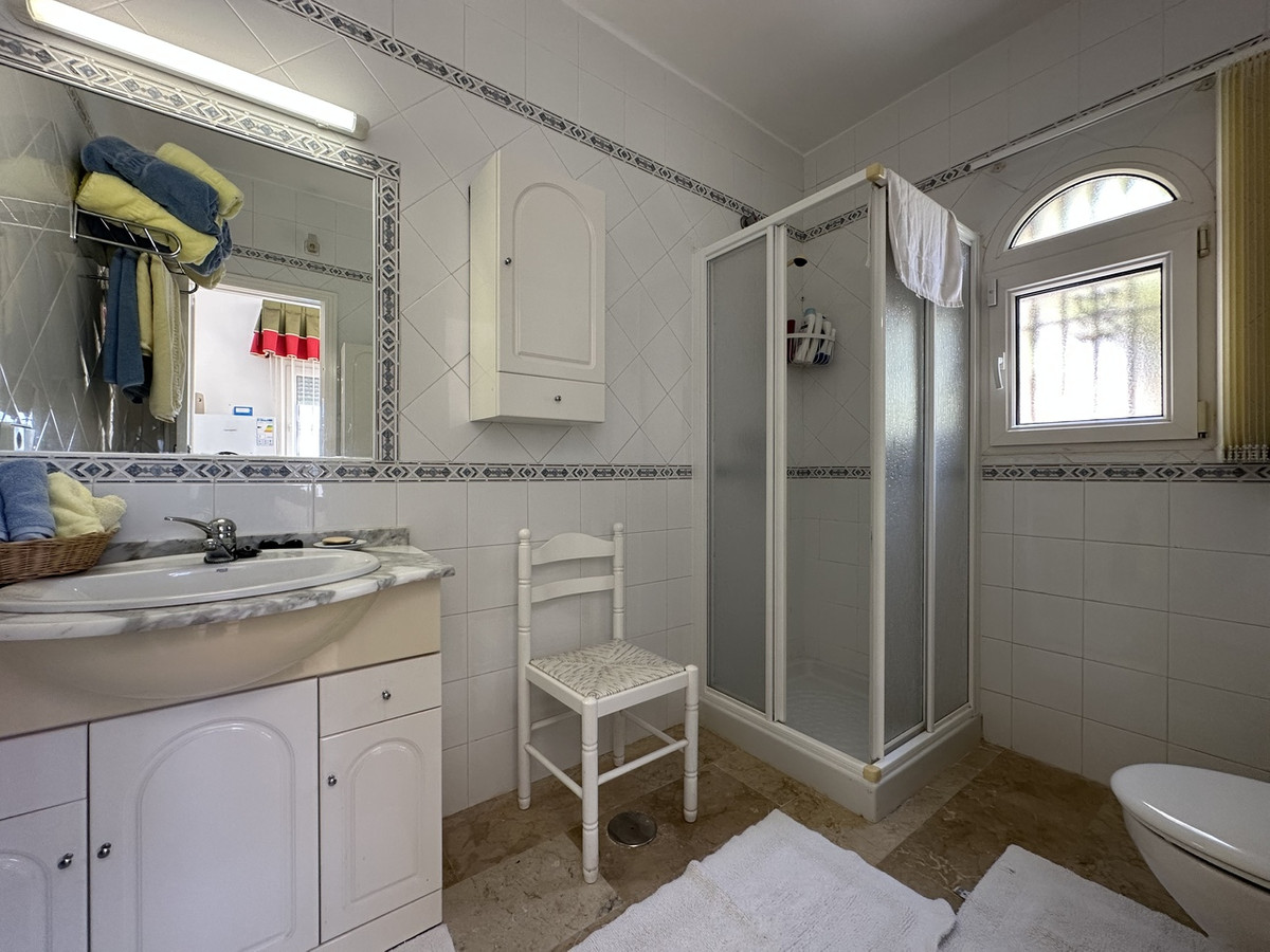 For sale - 5 Bedroom 4 Bathroom House - Detached Villa in Orihuela - Villamartin  - Alicante
