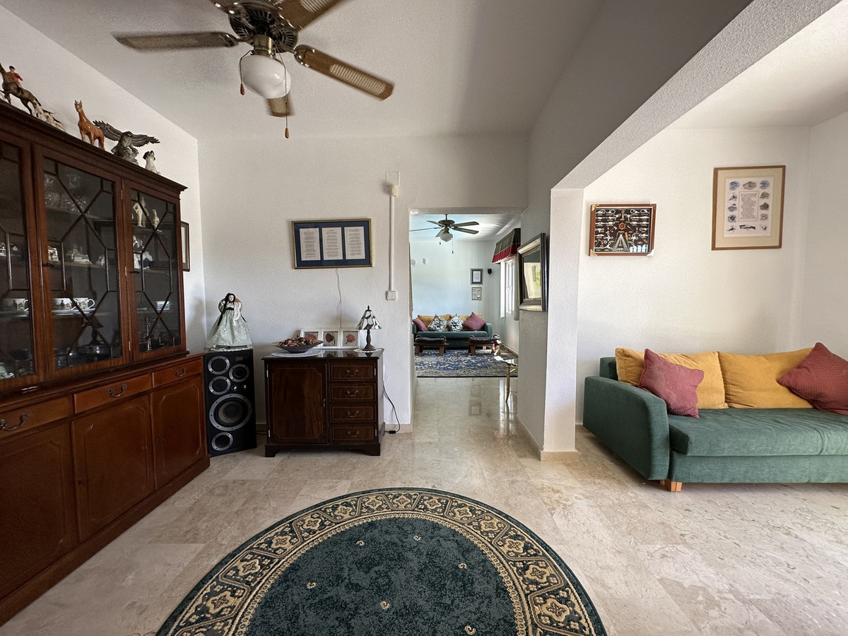 For sale - 5 Bedroom 4 Bathroom House - Detached Villa in Orihuela - Villamartin  - Alicante