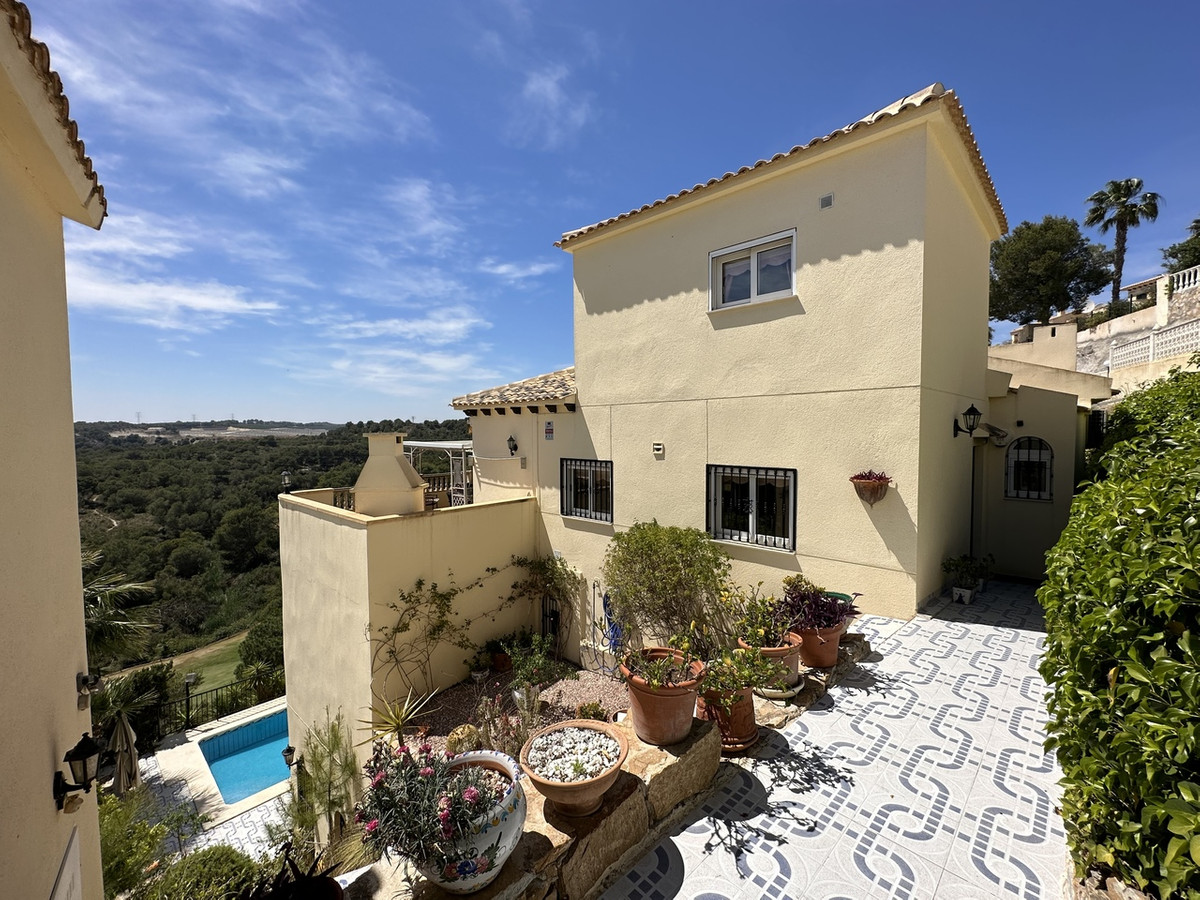 For sale - 5 Bedroom 4 Bathroom House - Detached Villa in Orihuela - Villamartin  - Alicante