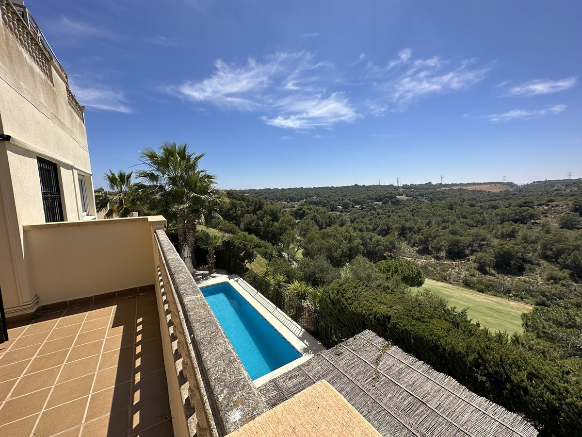 For sale - 5 Bedroom 4 Bathroom House - Detached Villa in Orihuela - Villamartin  - Alicante