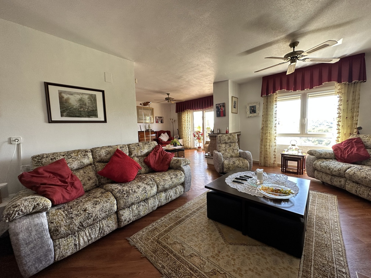 For sale - 5 Bedroom 4 Bathroom House - Detached Villa in Orihuela - Villamartin  - Alicante