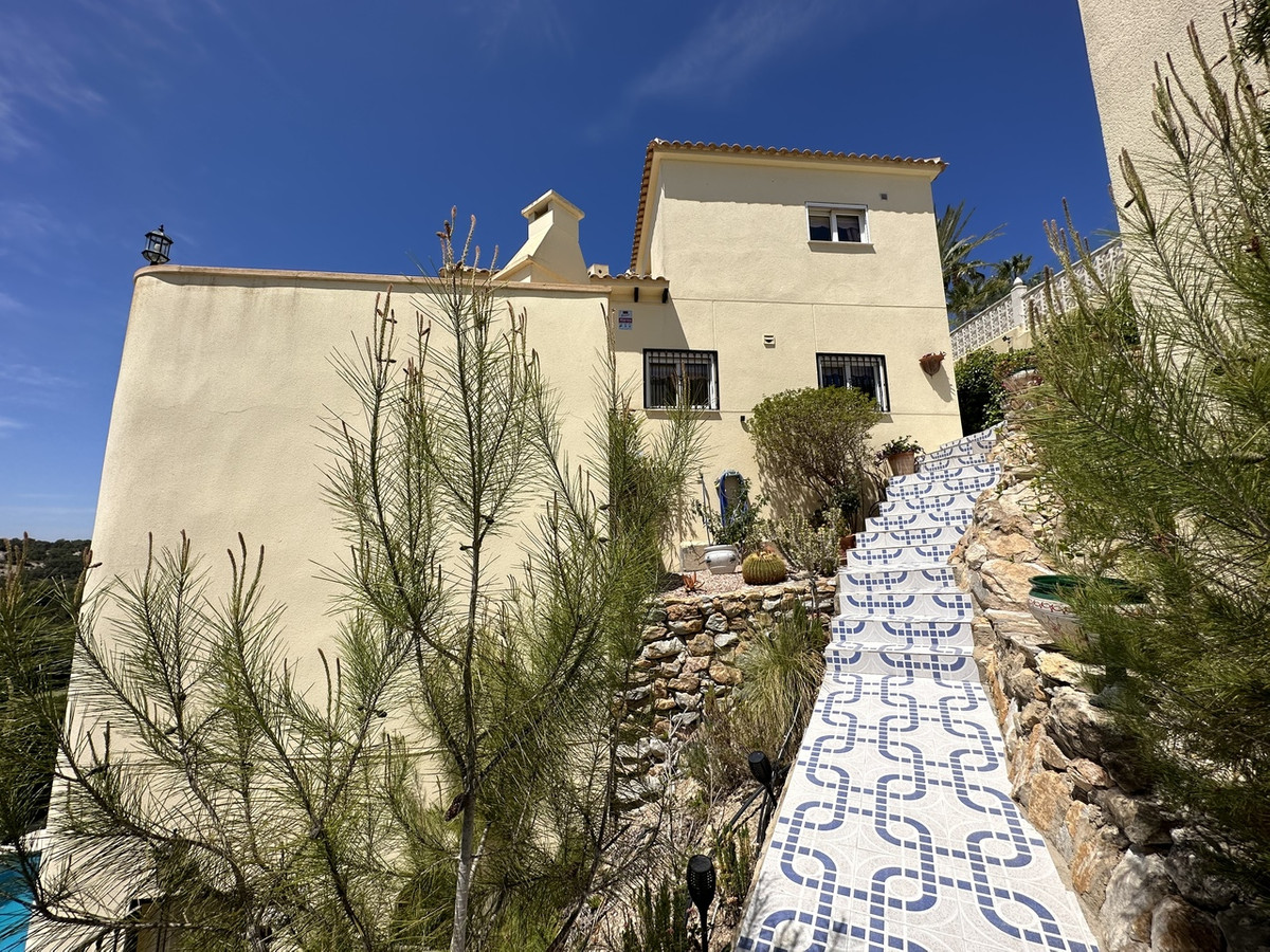 For sale - 5 Bedroom 4 Bathroom House - Detached Villa in Orihuela - Villamartin  - Alicante