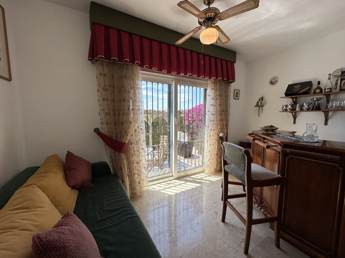 For sale - 5 Bedroom 4 Bathroom House - Detached Villa in Orihuela - Villamartin  - Alicante