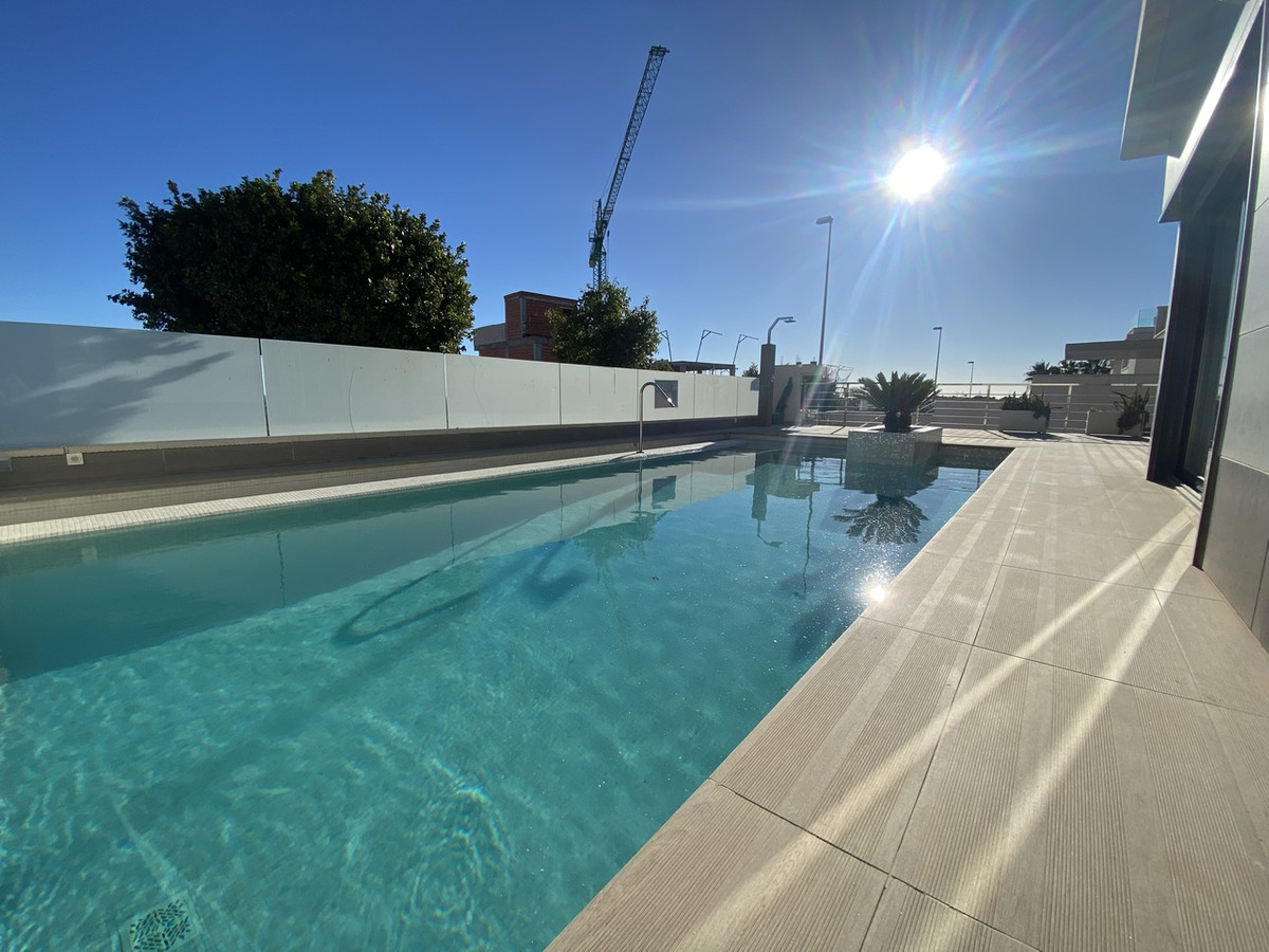 For sale - 5 Bedroom 4 Bathroom House - Detached Villa in Orihuela - Dehesa de Campoamor  - Alicante