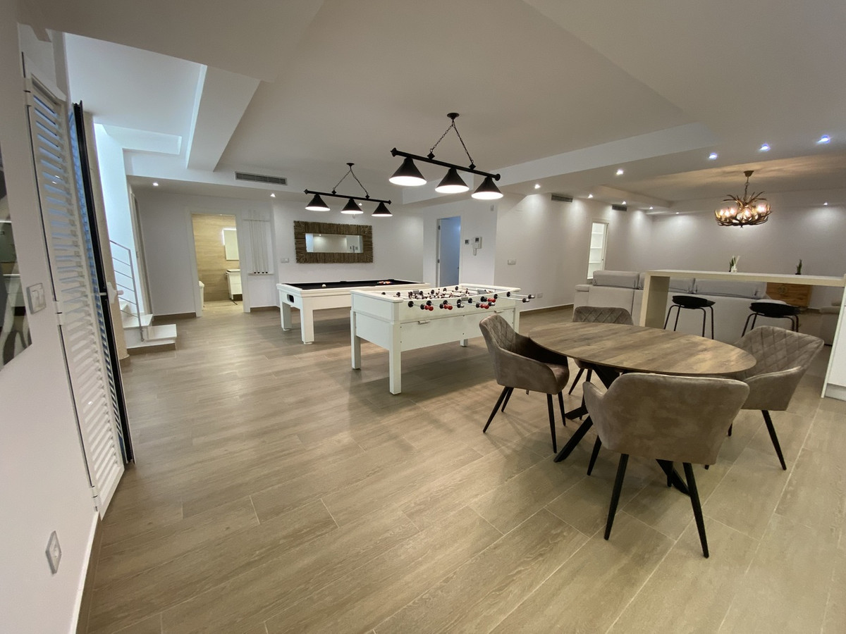 For sale - 5 Bedroom 4 Bathroom House - Detached Villa in Orihuela - Dehesa de Campoamor  - Alicante