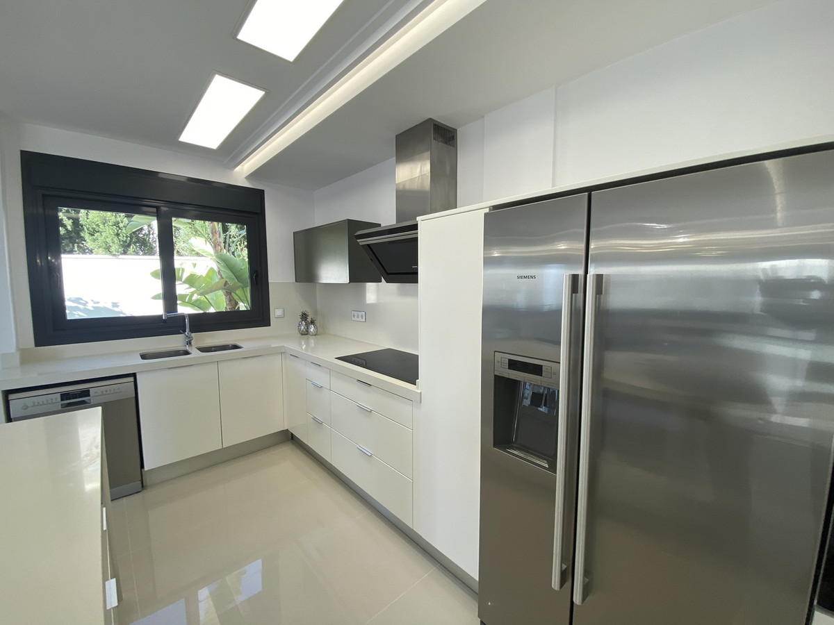 For sale - 5 Bedroom 4 Bathroom House - Detached Villa in Orihuela - Dehesa de Campoamor  - Alicante