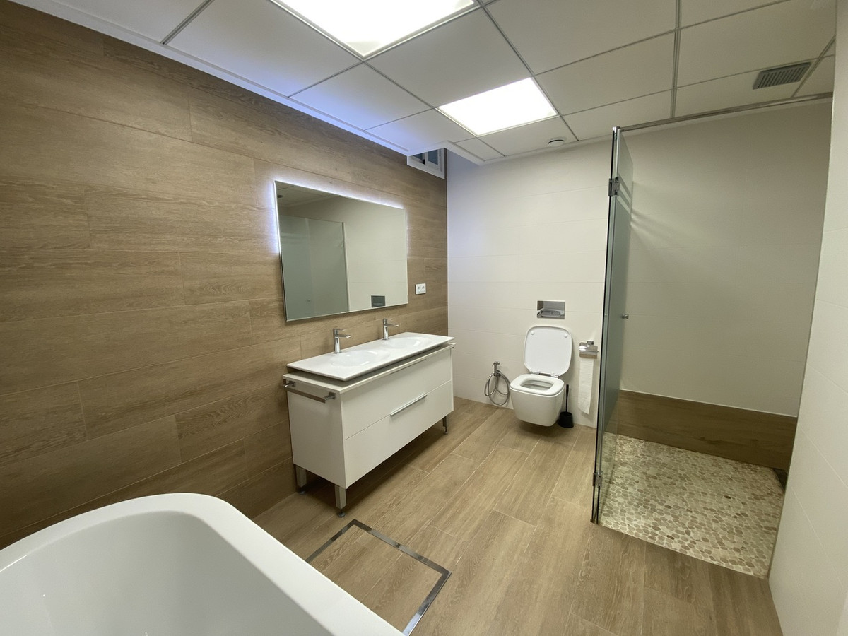 For sale - 5 Bedroom 4 Bathroom House - Detached Villa in Orihuela - Dehesa de Campoamor  - Alicante