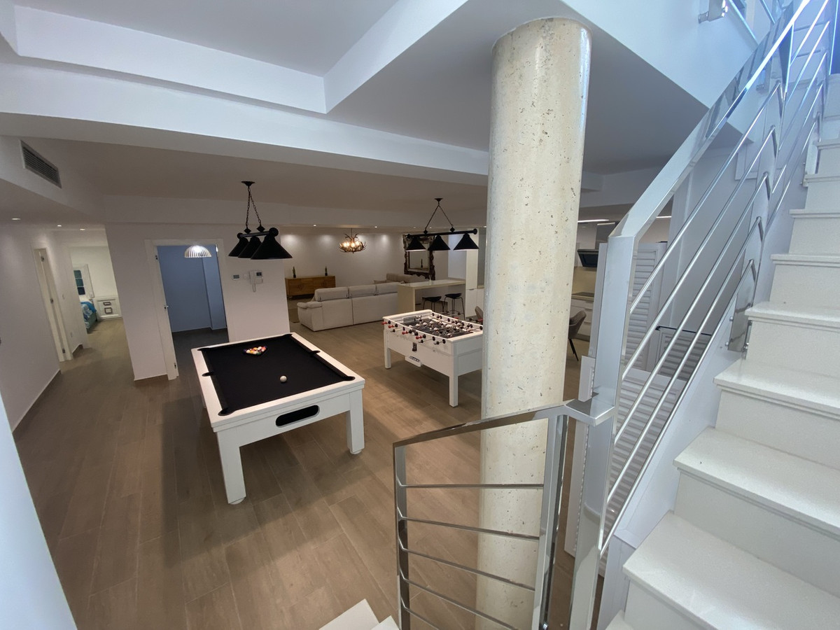 For sale - 5 Bedroom 4 Bathroom House - Detached Villa in Orihuela - Dehesa de Campoamor  - Alicante